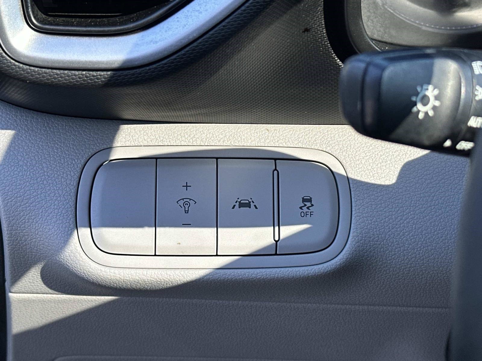 Used 2020 Hyundai Venue SEL w/ Convenience + Premium Package FWD image 19