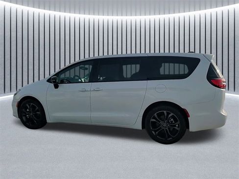New 2026 Chrysler Pacifica Select image 14