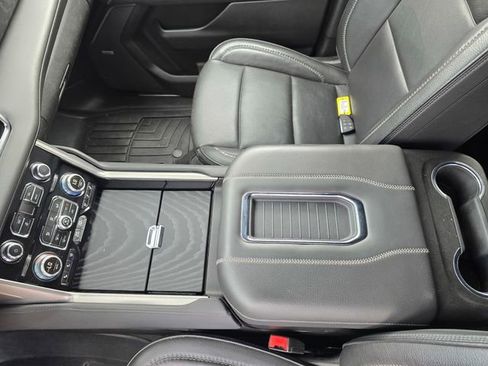 Used 2023 GMC Yukon XL Denali AWD/4WD image 25