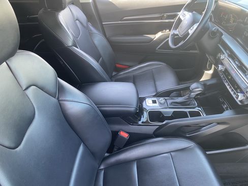 Certified 2024 Kia Telluride LX FWD image 10