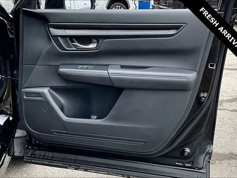 Used 2025 Honda CR-V LX image 27