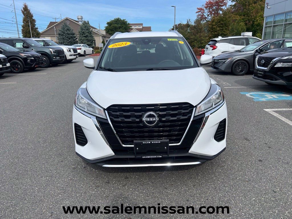 Used 2023 Nissan Kicks SV FWD image 2