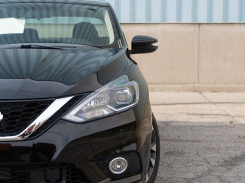 Used 2019 Nissan Sentra SR FWD image 2
