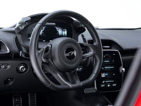 Used 2024 McLaren Artura RWD image 31