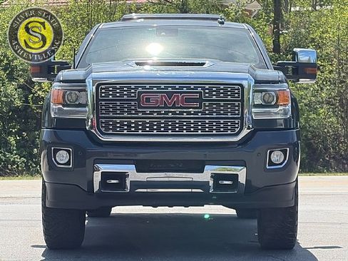 Used 2018 GMC Sierra 2500 Denali w/ Duramax Plus Package image 2