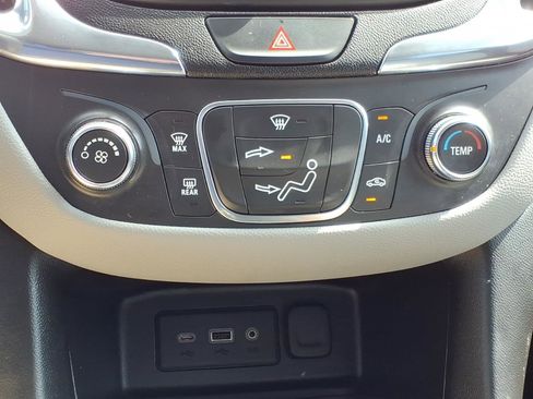 Used 2019 Chevrolet Equinox LS w/ LS Convenience Package image 19