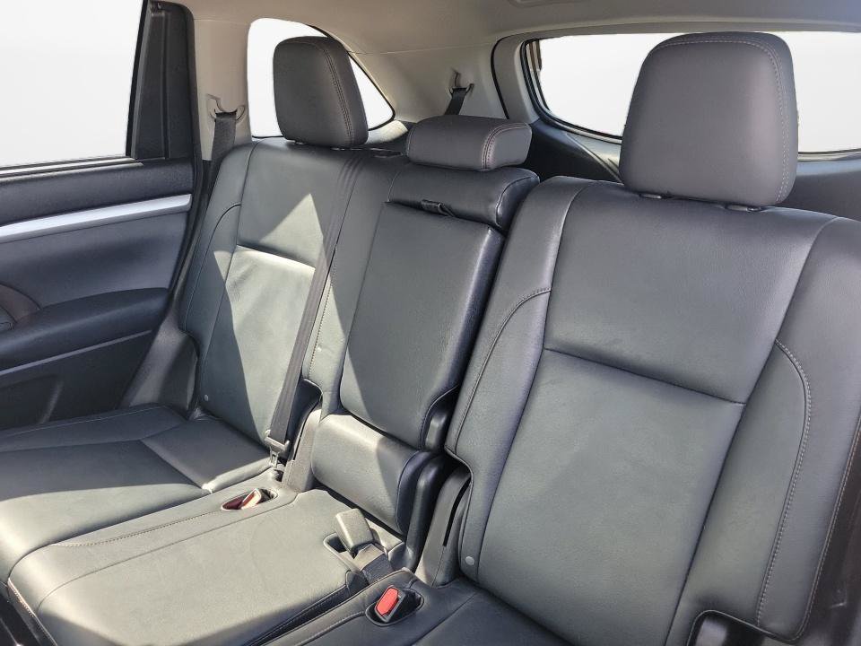 Used 2014 Toyota Highlander XLE FWD image 15