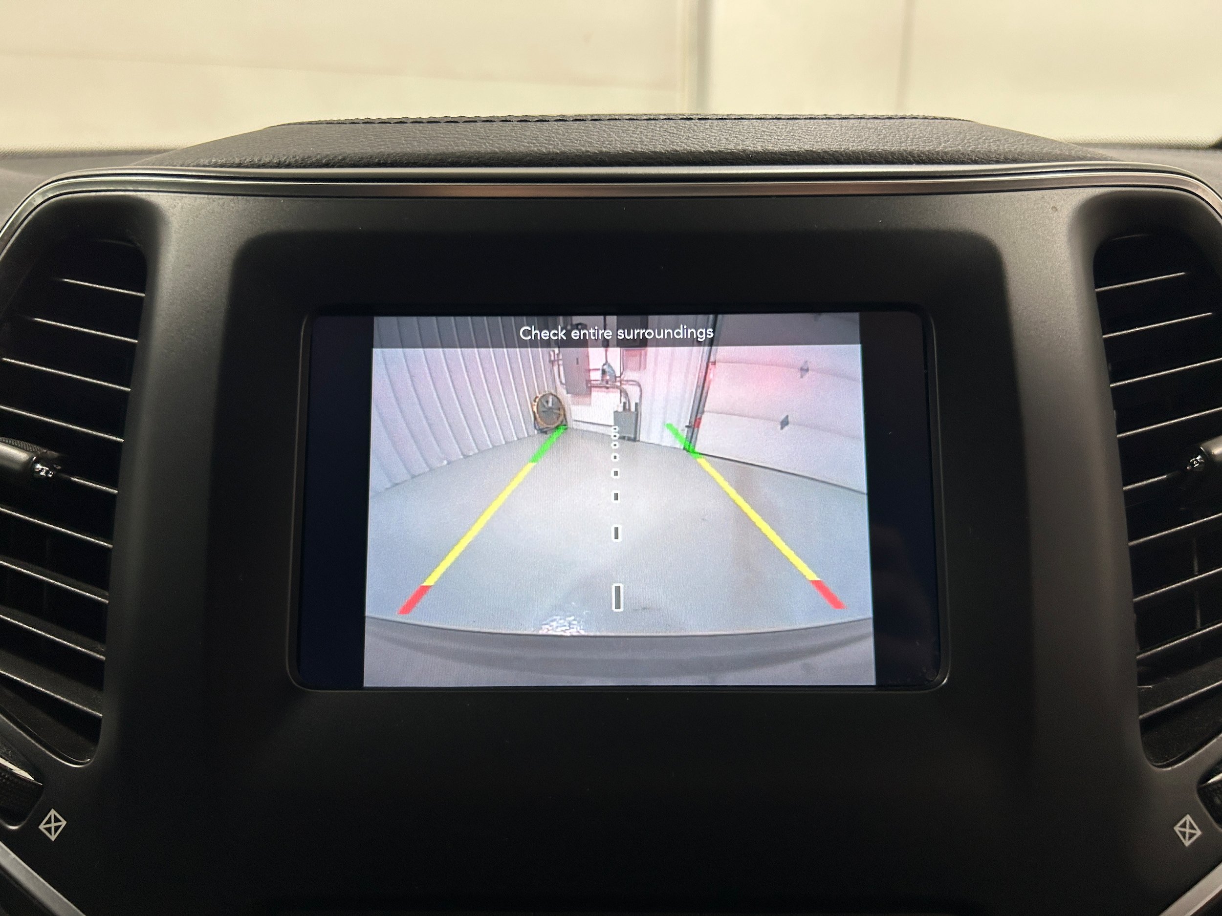 Used 2019 Jeep Cherokee Latitude w/ Cold Weather Group AWD/4WD image 10