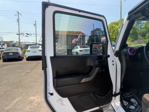 Used 2014 Jeep Wrangler Unlimited Sport w/ Quick Order Package 24S AWD/4WD image 9