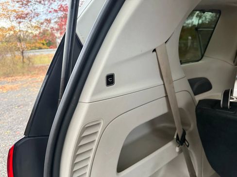 Used 2017 Chrysler Pacifica Touring-L Plus image 23