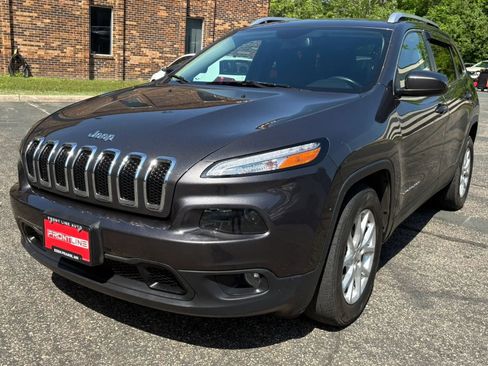 Used 2017 Jeep Cherokee Latitude w/ Cold Weather Group AWD/4WD image 15