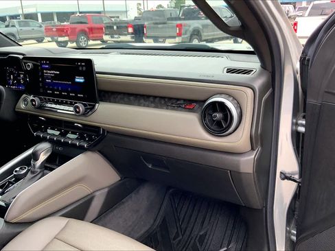 Used 2023 Chevrolet Colorado ZR2 w/ ZR2 Convenience Package III AWD/4WD image 18