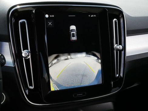 Used 2025 Volvo XC40 B5 Core AWD/4WD image 30