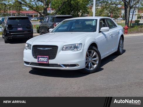 Used 2019 Chrysler 300 Touring AWD/4WD image 1