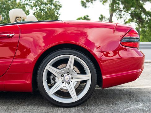 Used 2011 Mercedes-Benz SL 550 image 24