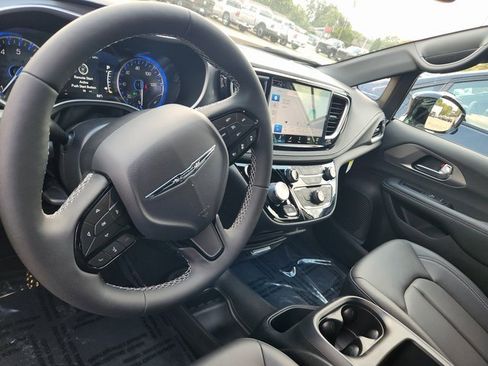 New 2026 Chrysler Pacifica Select w/ S Appearance Package image 14