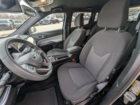 Used 2024 Jeep Compass Sport image 13