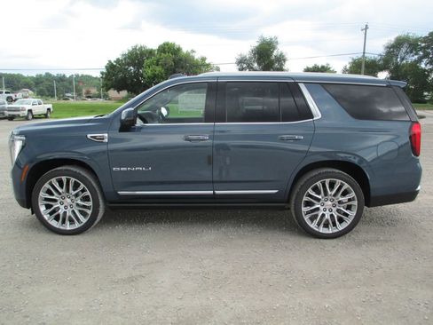 New 2026 GMC Yukon Denali w/ Denali Reserve Package AWD/4WD image 7