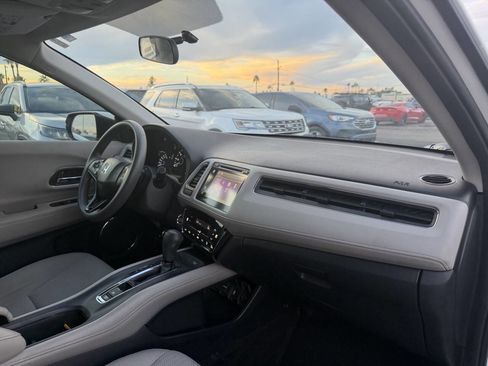 Used 2018 Honda HR-V EX image 33