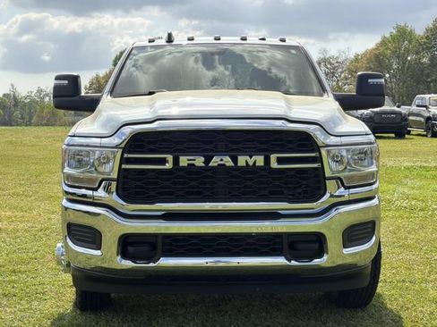 Used 2024 RAM 3500 Tradesman w/ Chrome Appearance Group AWD/4WD image 4