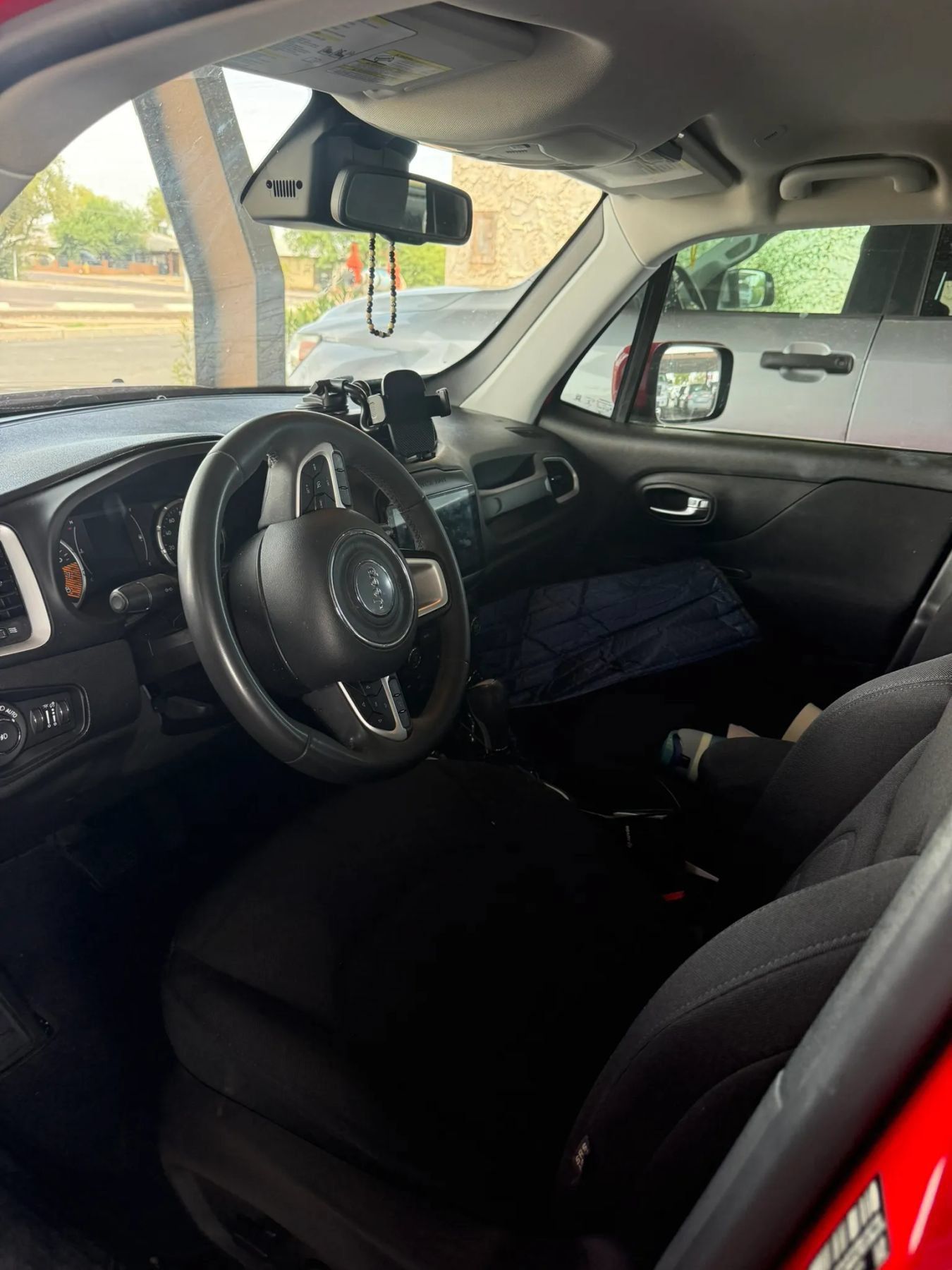 Used 2020 Jeep Renegade Latitude w/ Popular Equipment Group FWD image 4