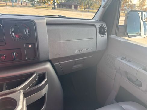 Used 2014 Ford E-150 and Econoline 150 Extended w/ Power Group image 15