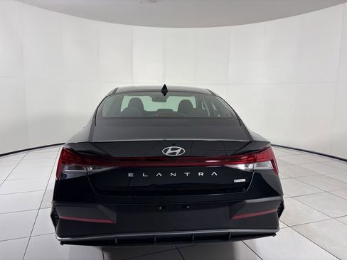 Used 2025 Hyundai Elantra Hybrid FWD image 4