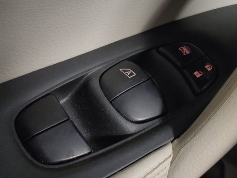 Used 2018 Nissan Rogue Sport SV FWD image 27