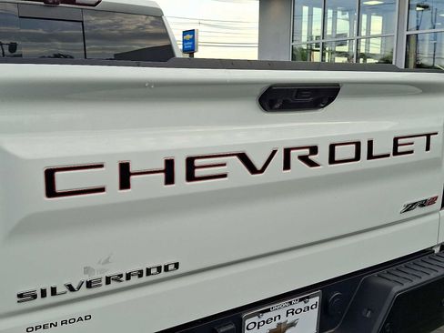 Used 2022 Chevrolet Silverado 1500 ZR2 w/ Technology Package AWD/4WD image 28