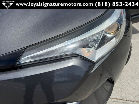 Used 2018 Toyota C-HR XLE FWD image 30