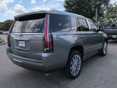 Used 2018 Cadillac Escalade Platinum RWD image 6