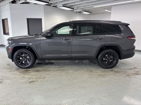 New 2025 Jeep Grand Cherokee L Altitude image 4