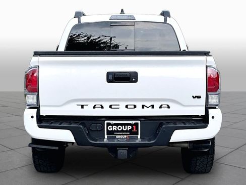 Used 2022 Toyota Tacoma TRD Sport w/ TRD Premium Sport Package AWD/4WD image 5