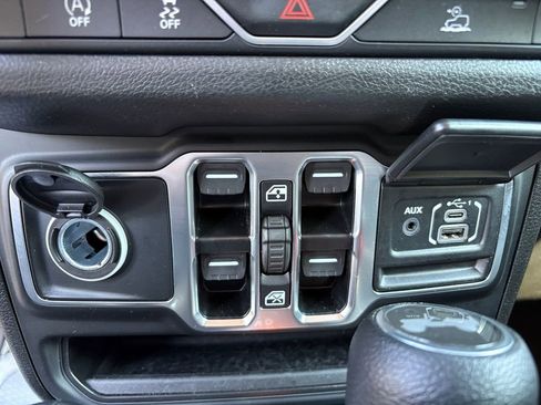 Certified 2025 Jeep Wrangler Unlimited Sport AWD/4WD image 35