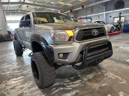 Used 2014 Toyota Tacoma PreRunner w/ SR5 Package RWD image 11