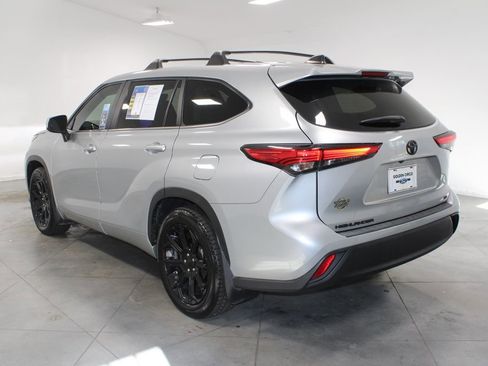 Used 2023 Toyota Highlander LE image 7