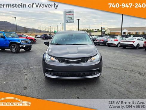 Used 2023 Chrysler Voyager LX FWD image 2