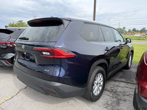 Used 2024 Toyota Grand Highlander AWD image 7