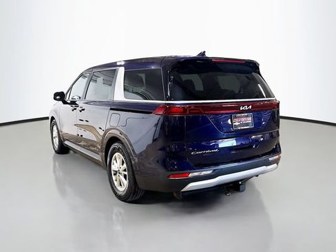 Used 2022 Kia Carnival LX FWD image 8