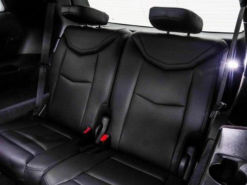 Used 2025 Cadillac XT6 Premium Luxury image 5