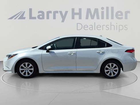 Certified 2025 Toyota Corolla LE FWD image 2