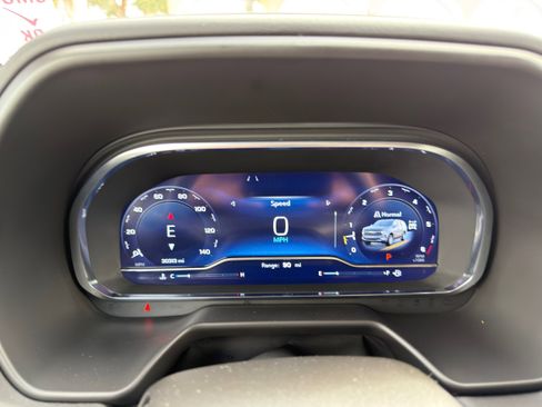 Used 2024 Chevrolet Tahoe Z71 w/ Luxury Package image 33