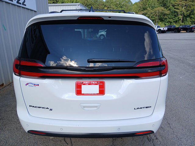Used 2025 Chrysler Pacifica Limited FWD image 4