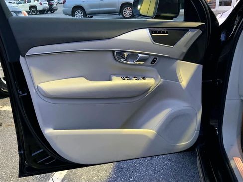 Used 2017 Volvo XC90 T5 Momentum w/ Vision Package image 22