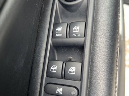 Certified 2021 Jeep Compass Latitude w/ Sun and Sound Group image 17