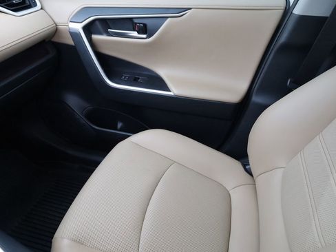 Used 2023 Toyota RAV4 Limited image 9