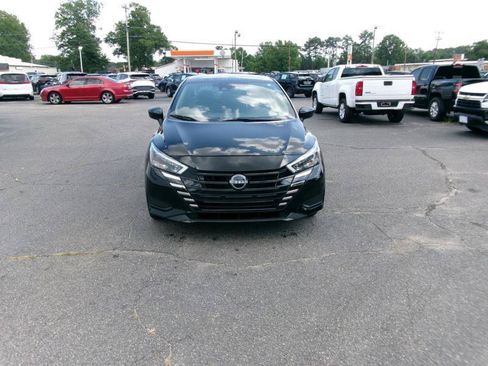 Used 2025 Nissan Versa SV FWD image 3