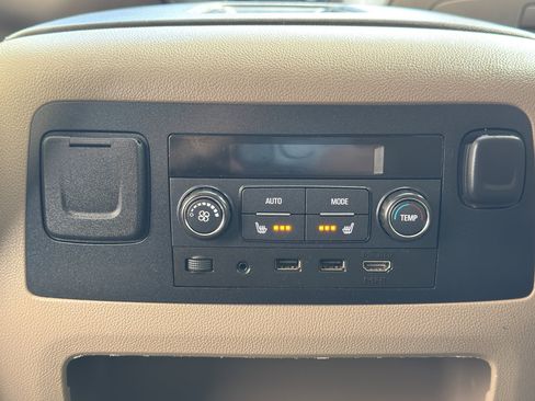 Used 2017 Chevrolet Suburban Premier image 17