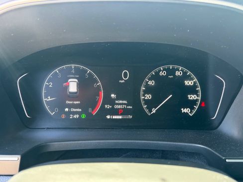 Used 2025 Honda Pilot Sport image 14
