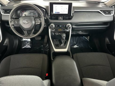 Used 2025 Toyota RAV4 XLE AWD/4WD image 12